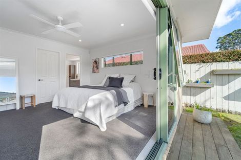Photo of property in 43 Walton Street, Red Beach, 0932