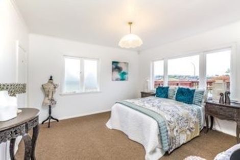 Photo of property in 165 Edmonton Road, Te Atatu South, Auckland, 0610