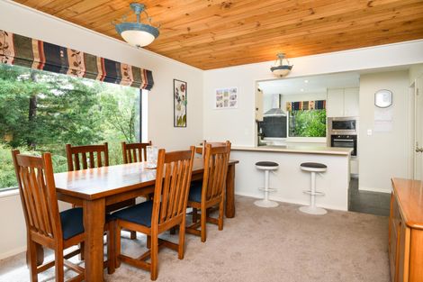 Photo of property in 43 Springdale Grove, Fitzherbert, Palmerston North, 4410