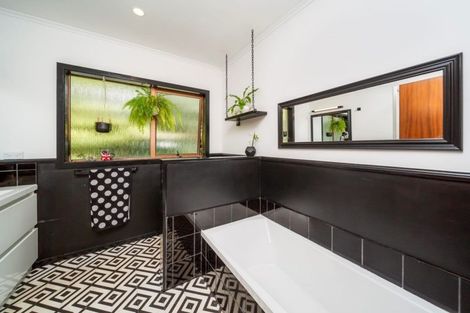 Photo of property in 5f Bromley Place, Westown, New Plymouth, 4310