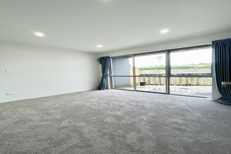 Photo of property in 10/10 Vinifera Place, Fairview Heights, Auckland, 0632