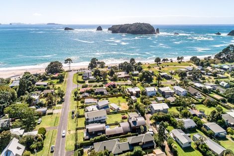 Photo of property in 17 Hahei Beach Road, Hahei, Whitianga, 3591