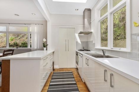 Photo of property in 27 Garden Road, Northland, Wellington, 6012