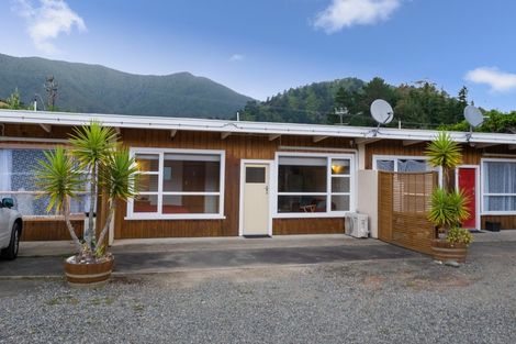 Photo of property in 5/209 Waikawa Road, Waikawa, Picton, 7220