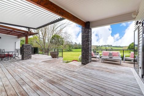 Photo of property in 32 Hanham Road, Kumeu, 0891