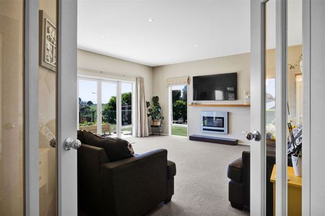 Photo of property in 10 Sampson Avenue, Waiwhakaiho, New Plymouth, 4312