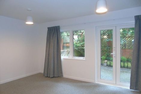 Photo of property in 14 Lawson Place, Mount Victoria, Wellington, 6011