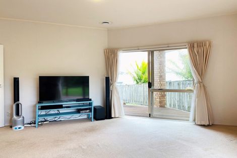 Photo of property in 1c Picasso Drive, West Harbour, Auckland, 0618