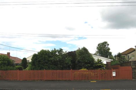 Photo of property in 1/15 Milford Road, Milford, Auckland, 0620