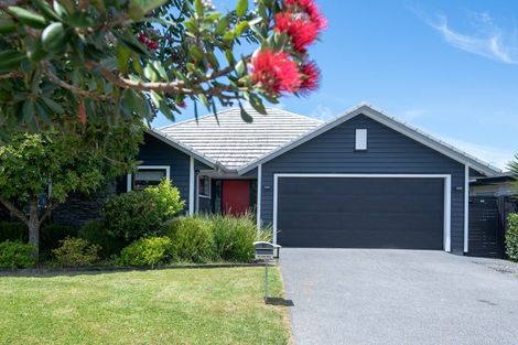 Photo of property in 15 Pohutukawa Parade, Riverhead, 0820