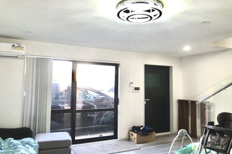 Photo of property in 8a Maunder Place, New Lynn, Auckland, 0600