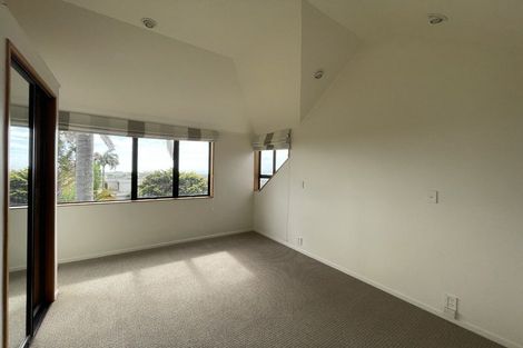 Photo of property in 1 Calypso Place, Rothesay Bay, Auckland, 0630