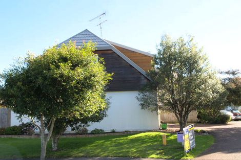 Photo of property in 2/96 Frank Nobilo Drive, Golflands, Auckland, 2013