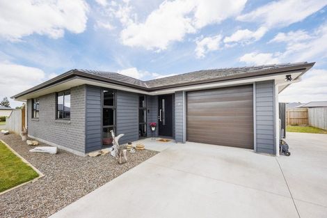 Photo of property in 27 Oldfield Lane, Marton, 4710