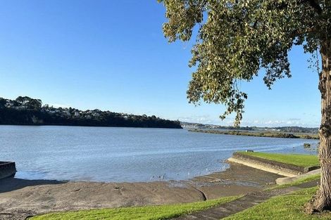 Photo of property in 4/17 Rewarewa Road, Te Atatu Peninsula, Auckland, 0610