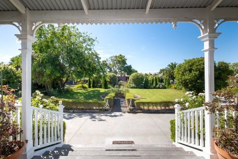 Photo of property in 2 Kaweka Place, Havelock North, 4130