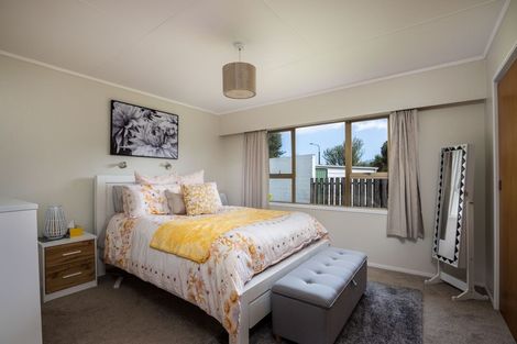 Photo of property in 72 Manu Crescent, Upper Vogeltown, New Plymouth, 4310
