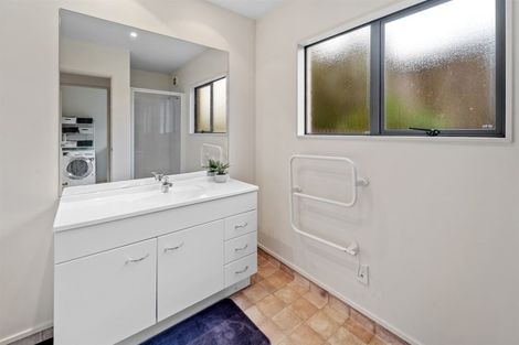 Photo of property in 52a D'oyly Drive, Stanmore Bay, Whangaparaoa, 0932