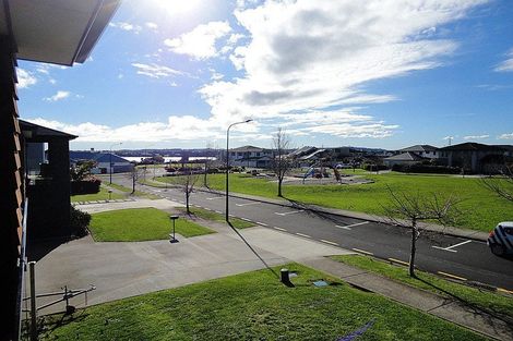 Photo of property in 4 Rossini Court, Karaka, Papakura, 2113
