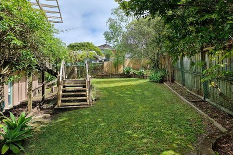 Photo of property in 16 Garcia Place, West Harbour, Auckland, 0618