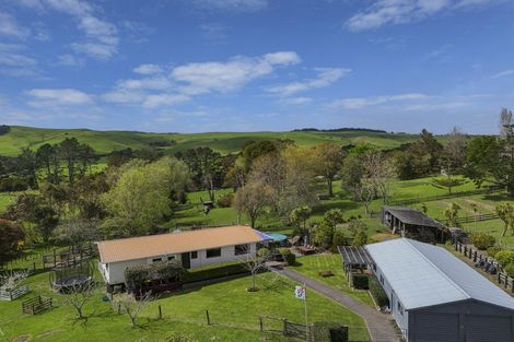 Photo of property in 1187 Peak Road, Helensville, 0875