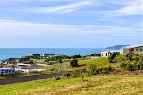 Photo of property in 14 Sunrise Place, Cable Bay, 0420