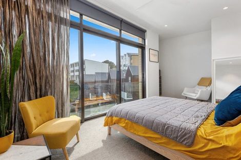 Photo of property in 5 Jean Caldwell Way, Island Bay, Wellington, 6023