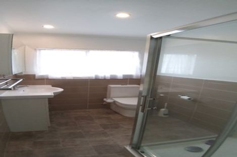 Photo of property in 2/36 Aviemore Drive, Highland Park, Auckland, 2010