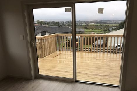 Photo of property in 7 Weka Close, Red Beach, 0932