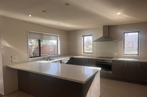 Photo of property in 72 Shillingford Boulevard, Rolleston, 7615