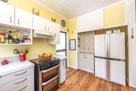 Photo of property in 28 Shakespeare Road, Bastia Hill, Whanganui, 4500