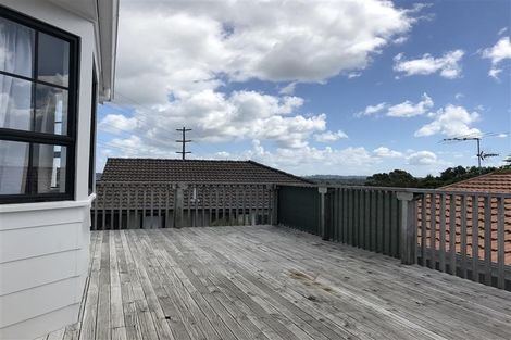 Photo of property in 17 Sabana Place, Unsworth Heights, Auckland, 0632