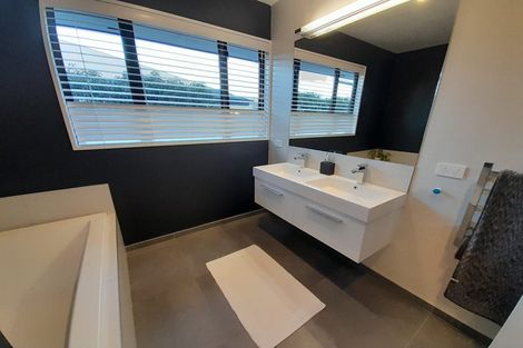 Photo of property in 16 Te Whenu Crescent, Marshland, Christchurch, 8083