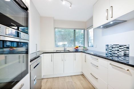 Photo of property in 21 Stephen Avenue, Henderson, Auckland, 0610