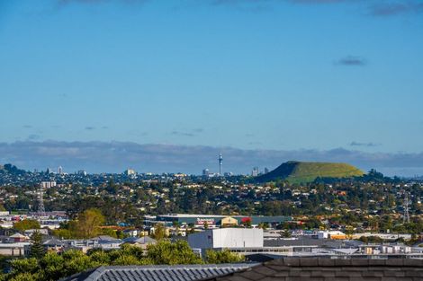 Photo of property in 8 Verley Rise, East Tamaki Heights, Auckland, 2016