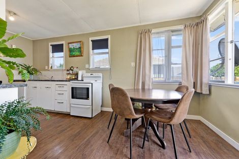 Photo of property in 29 Ross Crescent, Fairfield, Hamilton, 3214