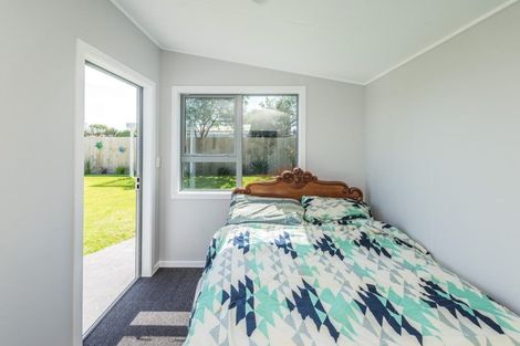 Photo of property in 3 Kamahi Street, Castlecliff, Whanganui, 4501