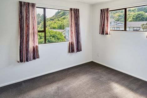 Photo of property in 31 Omapere Street, Whitby, Porirua, 5024