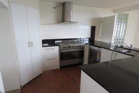 Photo of property in 19 Cutfield Road, New Plymouth, 4310