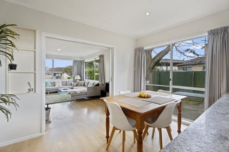 Photo of property in 48 Harmel Road, Glendene, Auckland, 0602