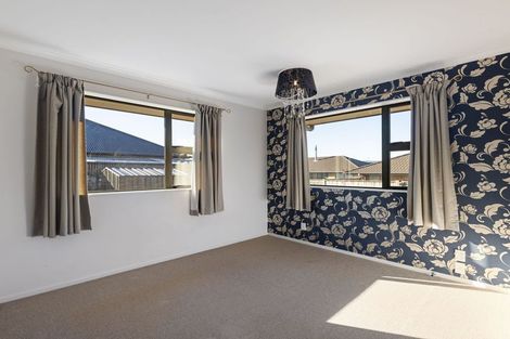 Photo of property in 6 Galea Grove, Kelvin Grove, Palmerston North, 4414