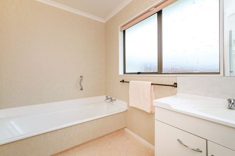 Photo of property in 41 Kentucky Way, Awapuni, Palmerston North, 4412