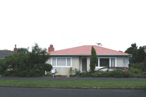 Photo of property in 1 Lynbrooke Avenue, Blockhouse Bay, Auckland, 0600