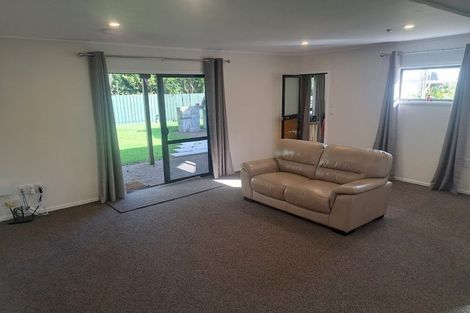 Photo of property in 26 Oakmont Place, Wattle Downs, Auckland, 2103