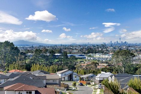 Photo of property in 16 Babich Road, Henderson Valley, Auckland, 0614