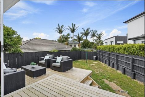 Photo of property in 2/111 Hobsonville Road, West Harbour, Auckland, 0618