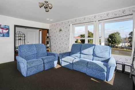 Photo of property in 1 Booth Crescent, Tuakau, 2121