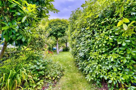 Photo of property in 11 Deakin Place, Clive, 4102