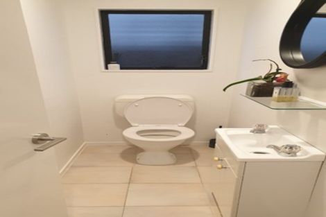 Photo of property in 1/32a Bronzewing Terrace, Unsworth Heights, Auckland, 0632