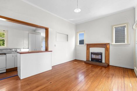 Photo of property in 58 Morley Street, New Plymouth, 4310